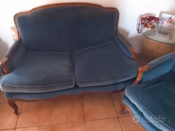 divano due posti con due poltrone 
