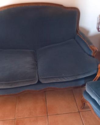 divano due posti con due poltrone 
