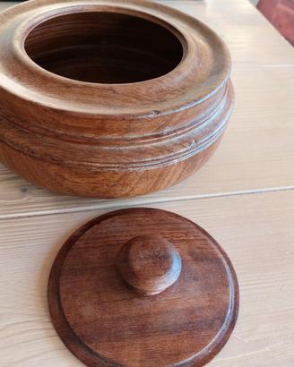 Contenitore in legno tornito a mano