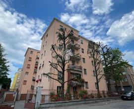 2 LOCALI A PARMA