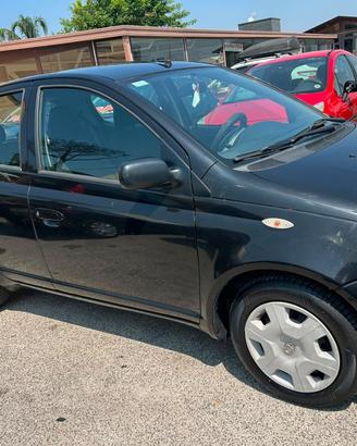 Toyota Yaris 1.0i 16V cat 5 porte Sol