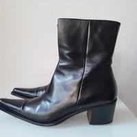 Stivaletto in pelle nero