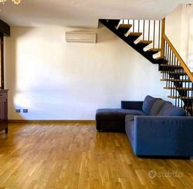Appartamento di 150 m² con 4 locali e box auto a R