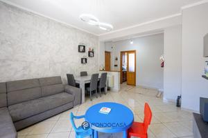 Colleferro: appartamento con doppio balcone