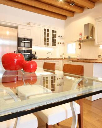 Rustico / Casale di 232 m² con 4 locali e box auto