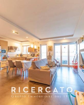 Appartamento di 150 m² con 4 locali e box auto a L