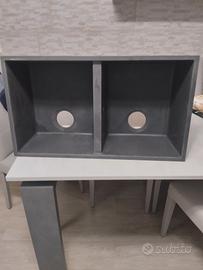 Lavabo da cucina con rubinetto 
