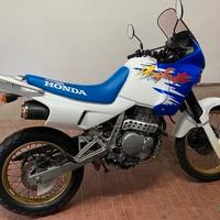 Moto Honda NX 650 Dominator del 1994