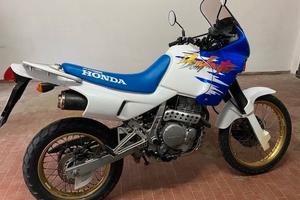 Moto Honda NX 650 Dominator del 1994