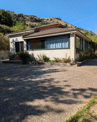 Valle dei Mulini casa con terreno-contesto unico