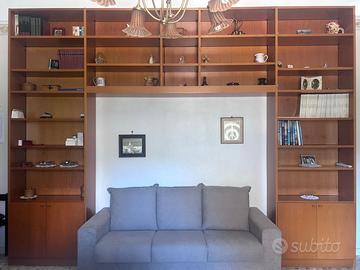 Libreria a ponte in legno