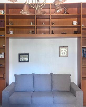 Libreria a ponte in legno