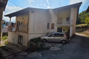 Casa indipendente in b.ta toschia