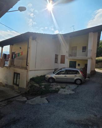 Casa indipendente con giardino in B.ta toschia