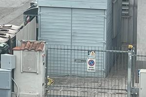 Container con finestra laterale