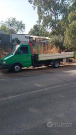 Iveco daily 35.10 con gru