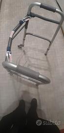 deambulatore due ruote e due puntali come nuovo