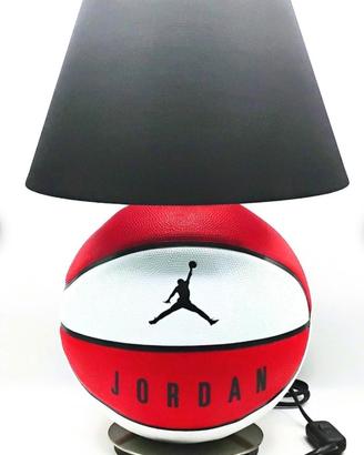 Lampada da tavolo con palla da basket Jordan