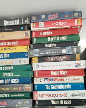 Videocassette VHS originali con relativa custodia