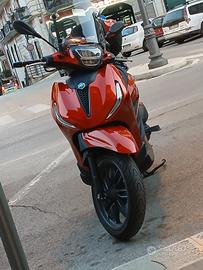 PIAGGIO BEVERLY 300 HPE