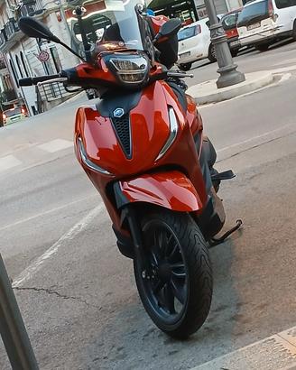 PIAGGIO BEVERLY 300 HPE