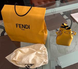 Borsa Fendi, nuova.