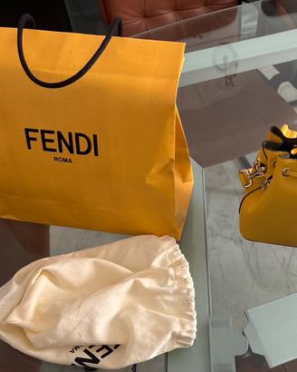 Borsa Fendi, nuova.