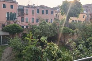 Posto in doppia per ragazzA