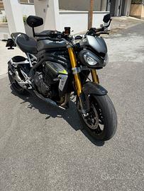 triumph 1200 rs