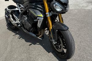 triumph 1200 rs