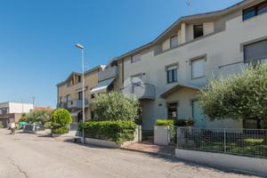 VILLA A SCHIERA A CARTOCETO