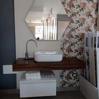 Composizione bagno con specchio retroilluminato