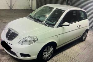 Lancia ypsilon 1,4 solo 44000 km perfetta