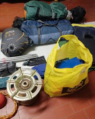 Attrezzatura  per  il  Campeggio  in  blocco