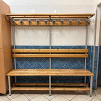 panca con appendiabiti