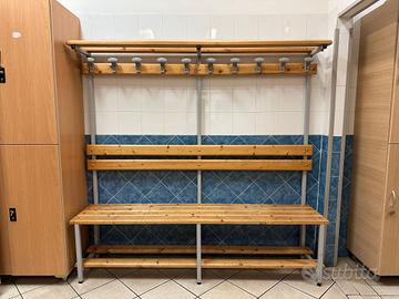 panca con appendiabiti