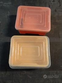 n.2 contenitori con ruote e coperchio