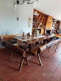 Tavolo artigianale in legno massello con panche