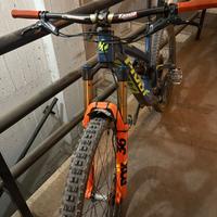 Mtb enduro Pivot Firebird 29 carbonio