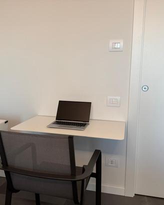 Scrivania a muro pieghevole per smart working