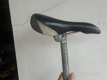 Sella per bicicletta completa di tubo