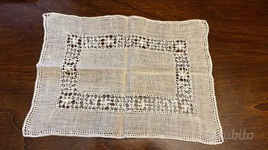 Centrino in lino bianco