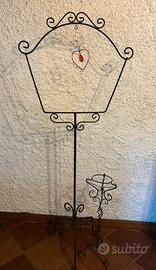 Set in ferro battuto - piedistallo e treppiede