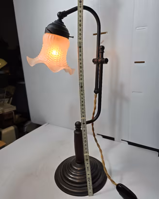 lampada da tavolo stile Liberty in ottone pieno