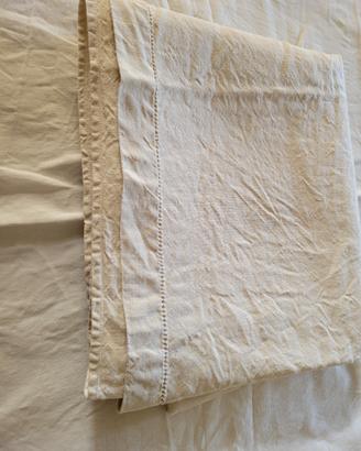 lenzuolo in tela antica, canapa, rifinito a mano. 