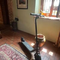 Monopattino Elettrico Mi Essential