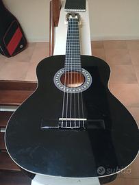 chitarra nuova con portachitarra e capotasto