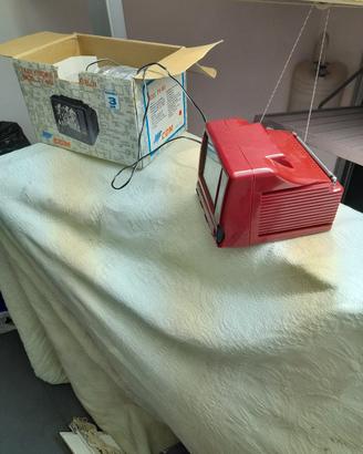 piccolo televisore funzionante