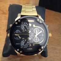 orologio da uomo colore oro