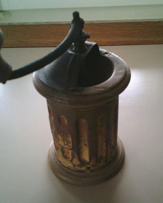 vecchio macinino del caffè